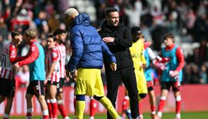 Pelatih Roberto De Zerbi tidak menutup mata terhadap kondisi tersebut. Ia mengakui bahwa faktor mental kini menjadi salah satu masalah utama yang dihadapi timnya. (AFP/Andy Buchanan)