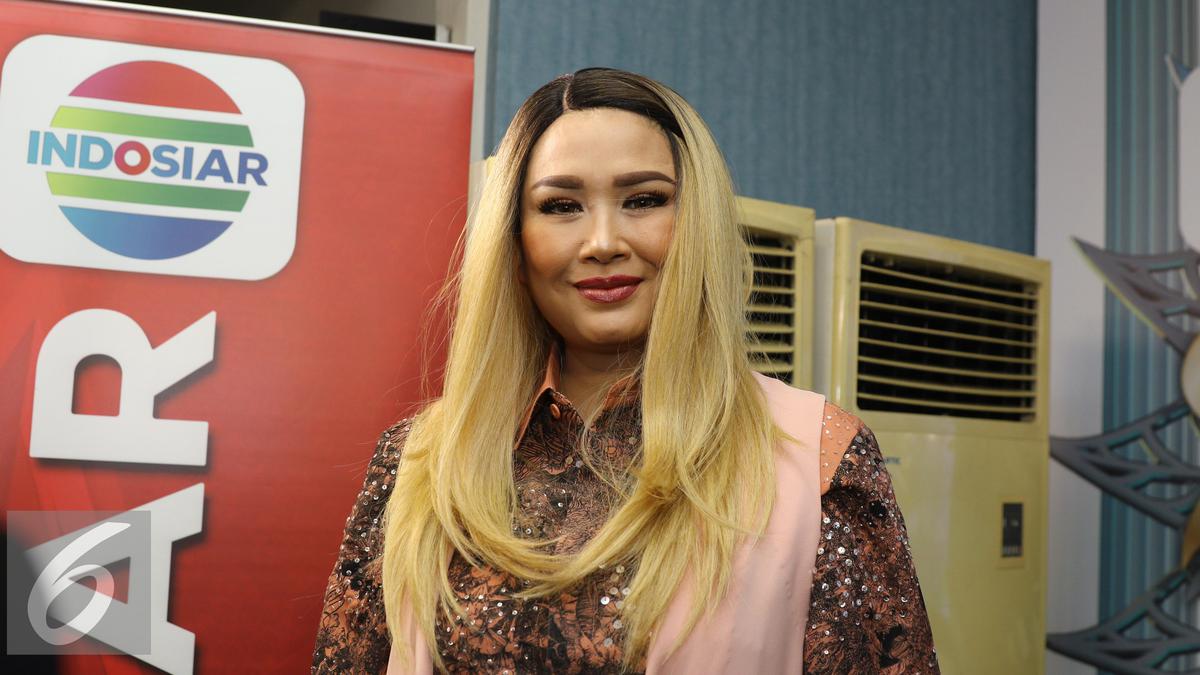 Titi DJ Bocorkan Rahasia Kebugaran Tubuhnya di Usia 50 Tahun - ShowBiz ...