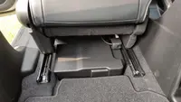 Baterai Lithium-ion battery 10Ah tersimpan di bawah jok penumpang depan. (Septian/Liputan6.com)