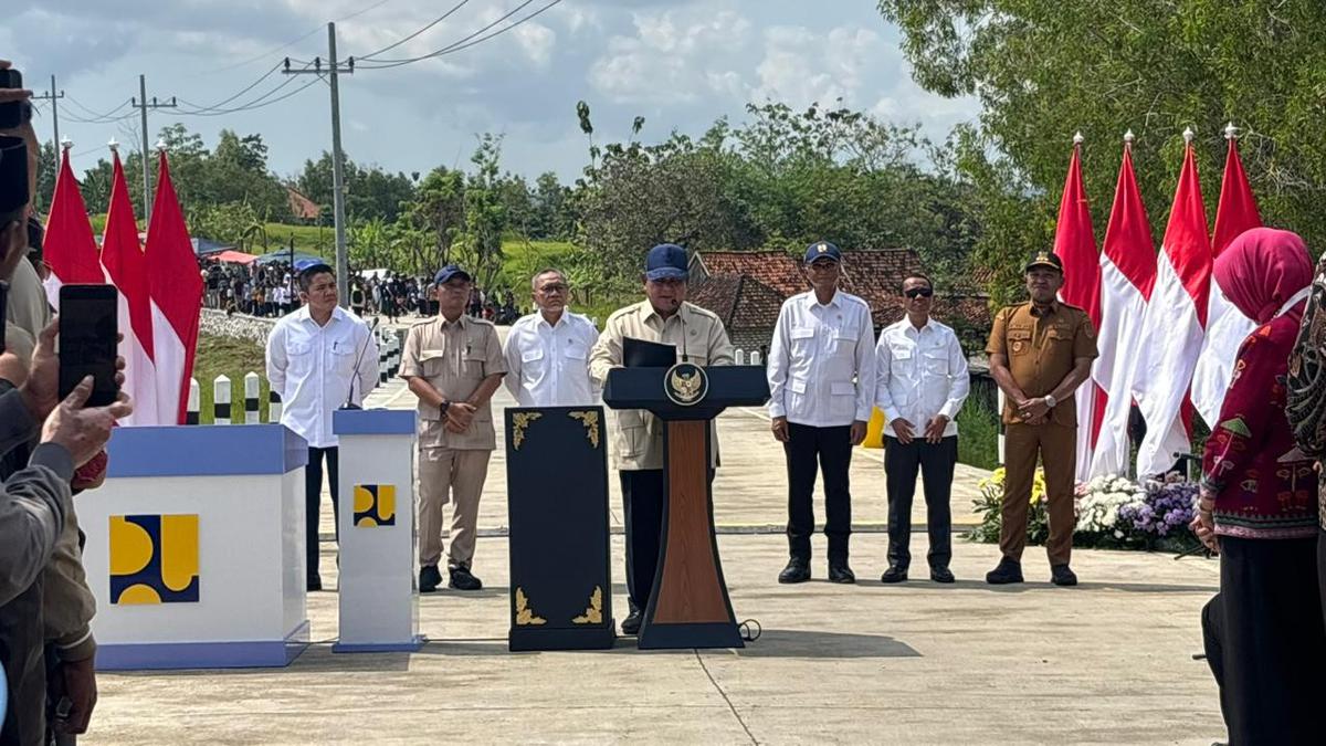 Prabowo Resmikan 1.151 Km Jalan Daerah, Tekan Biaya Logistik Nasional
