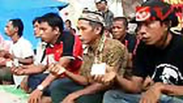 Lahan Diserobot, Lima Warga Jahit Mulut