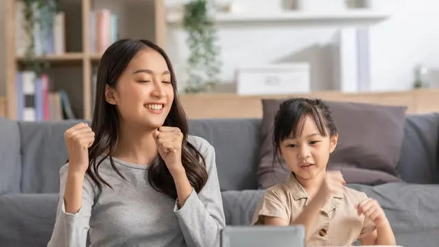 4 Hal yang Harus Diperhatikan Saat Mendampingi Si Kecil Bermain dengan Gadget