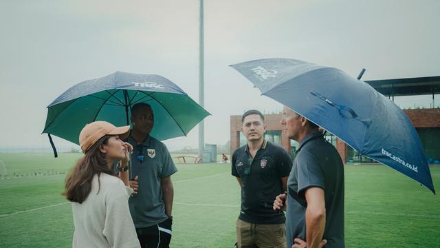 Pelatih Timnas Indonesia Patrick Kluivert kembali menyambangi Bali United Training Center