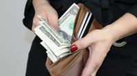 Ilustrasi uang. Sumber foto: unsplash.com/Sabine Peters.
