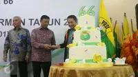 Ketua umum PBSI Wiranto saat menghadiri perayaan HUT PBSI di Cipayung Jakarta, Sabtu (6/5). Perayaan juga ditandai dengan pelepasan tim Piala Sudirman yang terdiri dari 20 atlet. (Liputan6.com/Angga Yuniar)