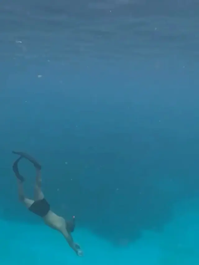 Potret Usher Asyik Liburan di Bali. (instagram/usher)