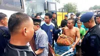 Pemindahan narapidana Rutan Siak ke berbagai Rutan yang ada di Riau setelah terjadi kerusuhan. (Liputan6.com/M Syukur)
