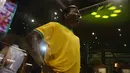 Langkah ini dianggap sebagai upaya menghidupkan kembali nilai komersial sang legenda yang selama ini tidak maksimal. Tampak dalam foto, patung mendiang legenda sepak bola Brasil, Pele, dipajang di Museum Pele setelah pengumuman akuisisi merek Pele oleh NR Sports di Santos, Sao Paulo, Brasil, pada Selasa 25 November 2025. (Miguel SCHINCARIOL/AFP)