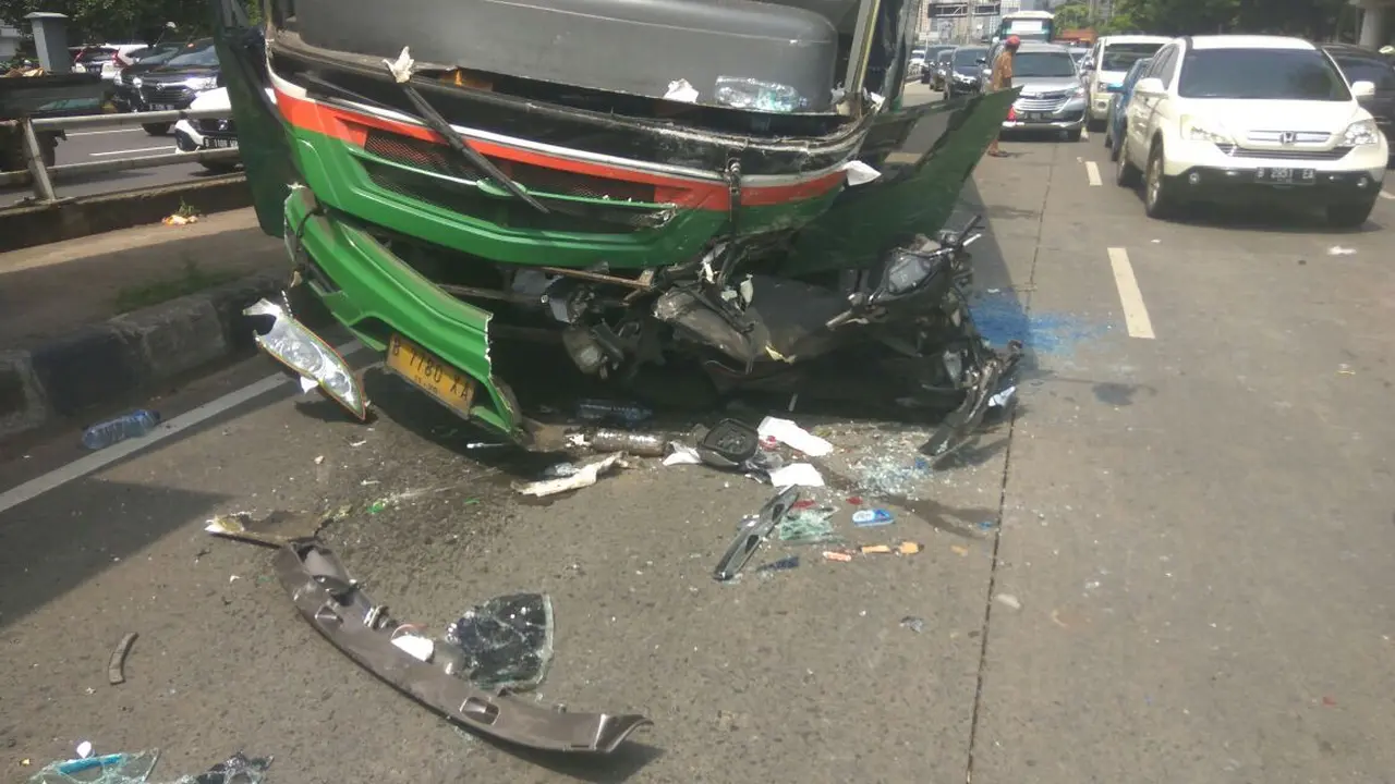 Bus Mayasari Bhakti yang sebabkan kecelakaan beruntun di Palmerah (dok. Polres Jakarta Barat)