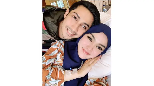 Setelah bercerai dengan seorang pria yang berprofesi sebagai pegawai hotel,  Medina Zein menikah dengan Lukman pada 2017.