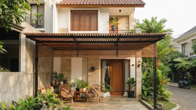 Ide kanopi rumah mungil yang tidak membuat tampilan fasad terasa penuh model kanopi dengan atap kisi-kisi