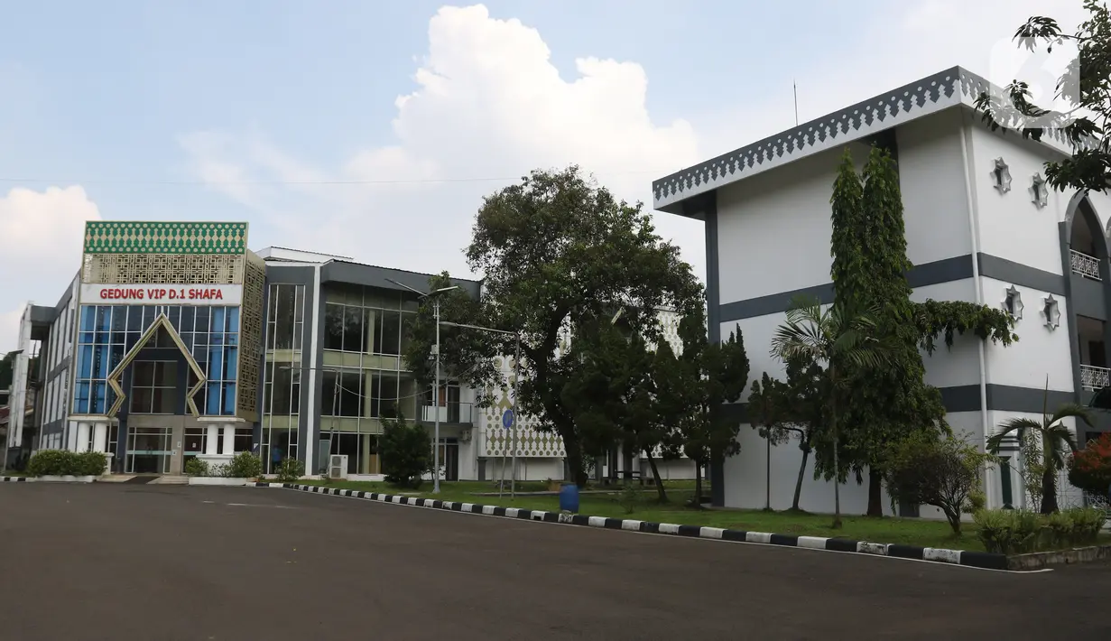 Suasana Asrama Haji Pondok Gede untuk persiapan kedatangan calon jemaah haji di Jakarta, Senin (23/5/2022). Asrama Haji Pondok Gede Jakarta siap melayani calon jemaah haji 1443 H/2022 M, yang dijadwalkan mulai masuk asrama pada 3 Juni 2022 mendatang sebelum keberangkatan menuju Tanah Suci Mekkah dan Madinah di Arab Saudi. (Liputan6.com/Herman Zakharia)