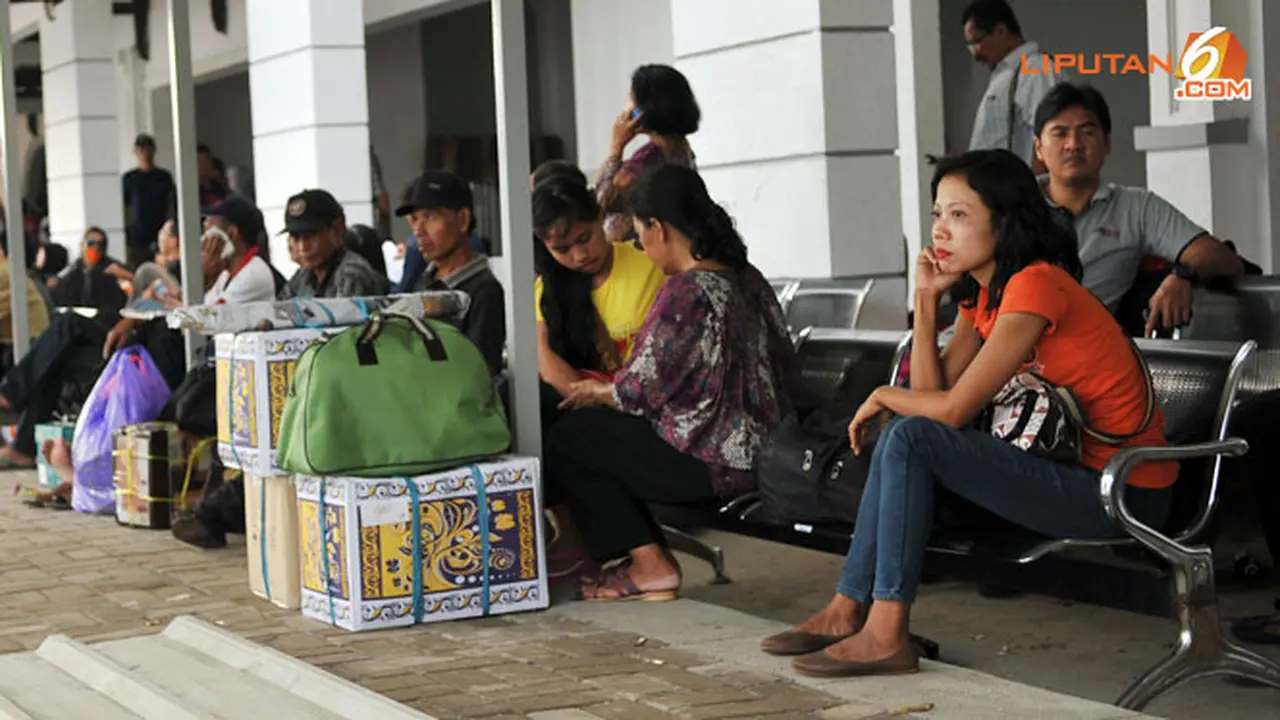 sta-pasar-senen130802b.jpg