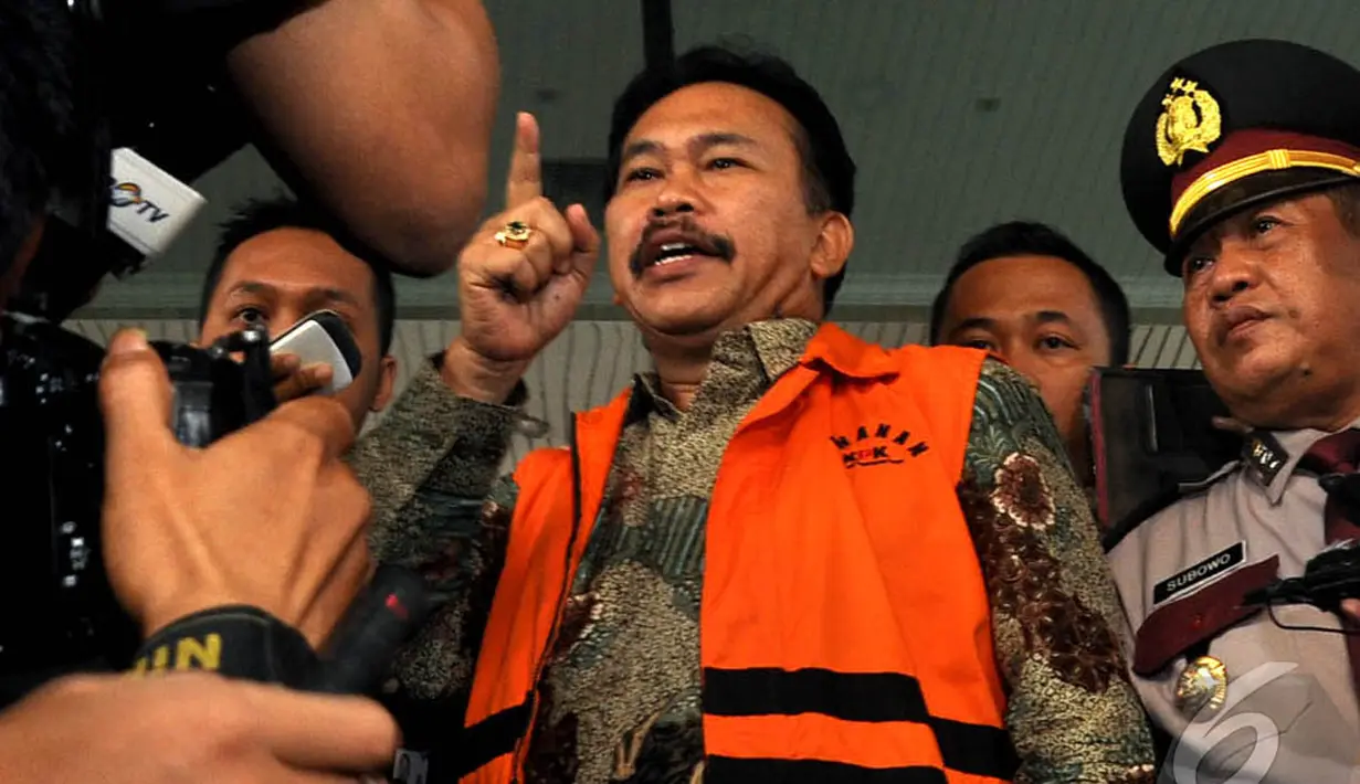 Bupati Tapanuli Tengah Raja Bonaran Situmeang resmi ditahan KPK, Jakarta, Senin (6/10/2014) (Liputan6.com/Miftahul Hayat)