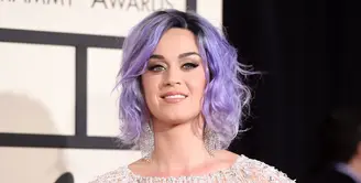 Katy Perry keluar dari Santa Barbara Don Pueblos High School saat berusia 15 tahun untuk mengejar mimpinya sebagai penyanyi.(JASON MERRITT / GETTY IMAGES NORTH AMERICA / AFP)