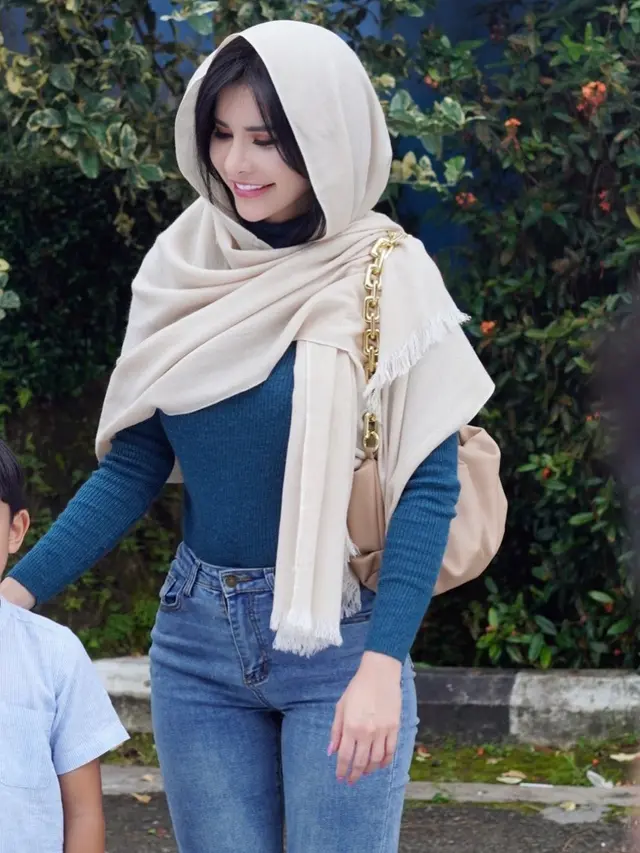 6 Potret Pemeran Wanita Sinetron Trio Gabut Kursus Iman Pakai Hijab, Memesona