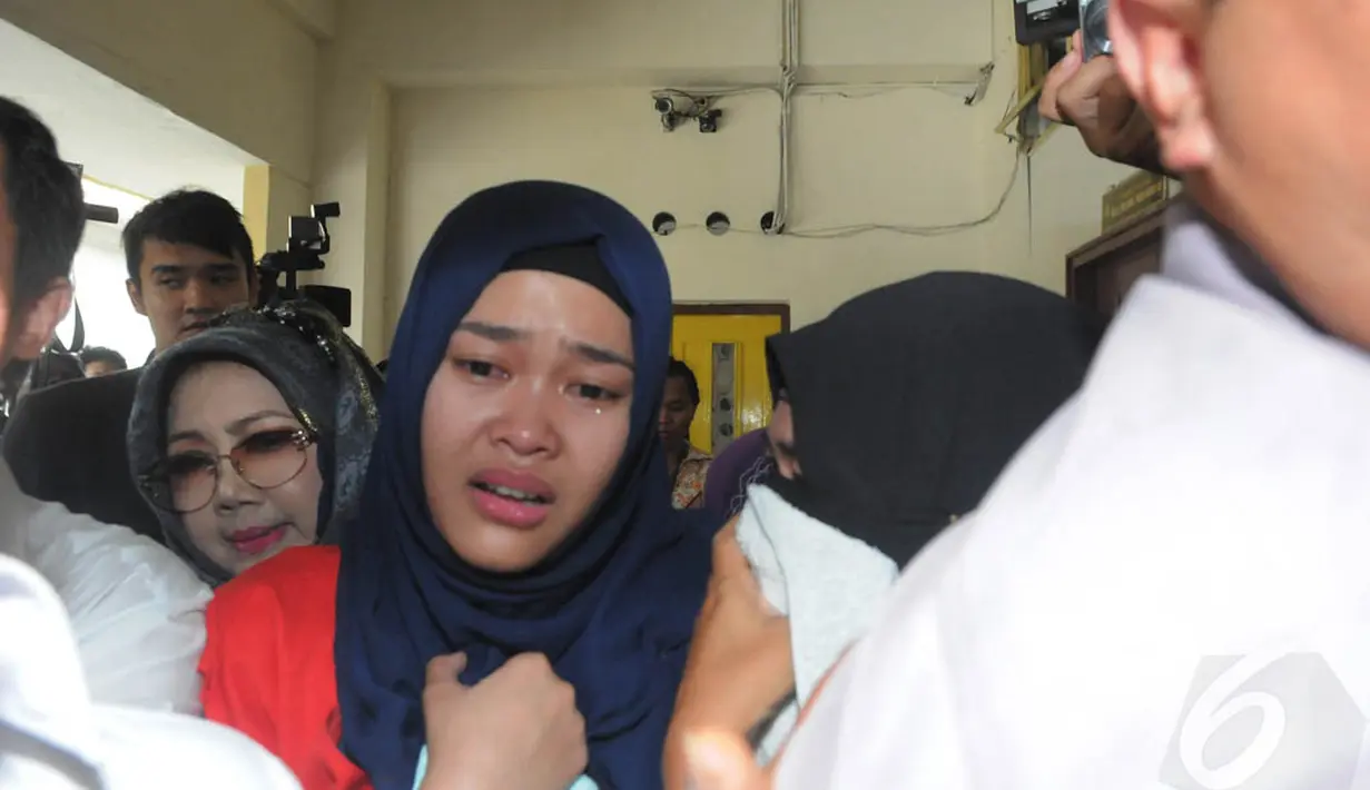 Pelaku pembunuhan Ade Sara, Assyifa Ramadhani divonis 20 tahun penjara oleh Pengadilan Negeri Jakarta Pusat, Selasa (9/12/2014). (Liputan6.com/Herman Zakharia)