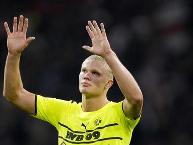 Sejumlah pemain Borussia Dortmund tertunduk lesu usai dicukur Ajax Amsterdam pada laga ketiga Grup C Liga Champions 2021-2022 di Stadion Johan Cruijff Arena, Rabu (20/10/2021). (AP/Peter Dejong)