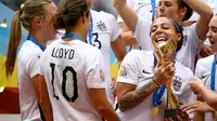 Sydney Leroux bersama timnas wanita Amerika Serikat saat menjuarai Piala Dunia 2015 (RONALD MARTINEZ / GETTY IMAGES NORTH AMERICA / AFP)