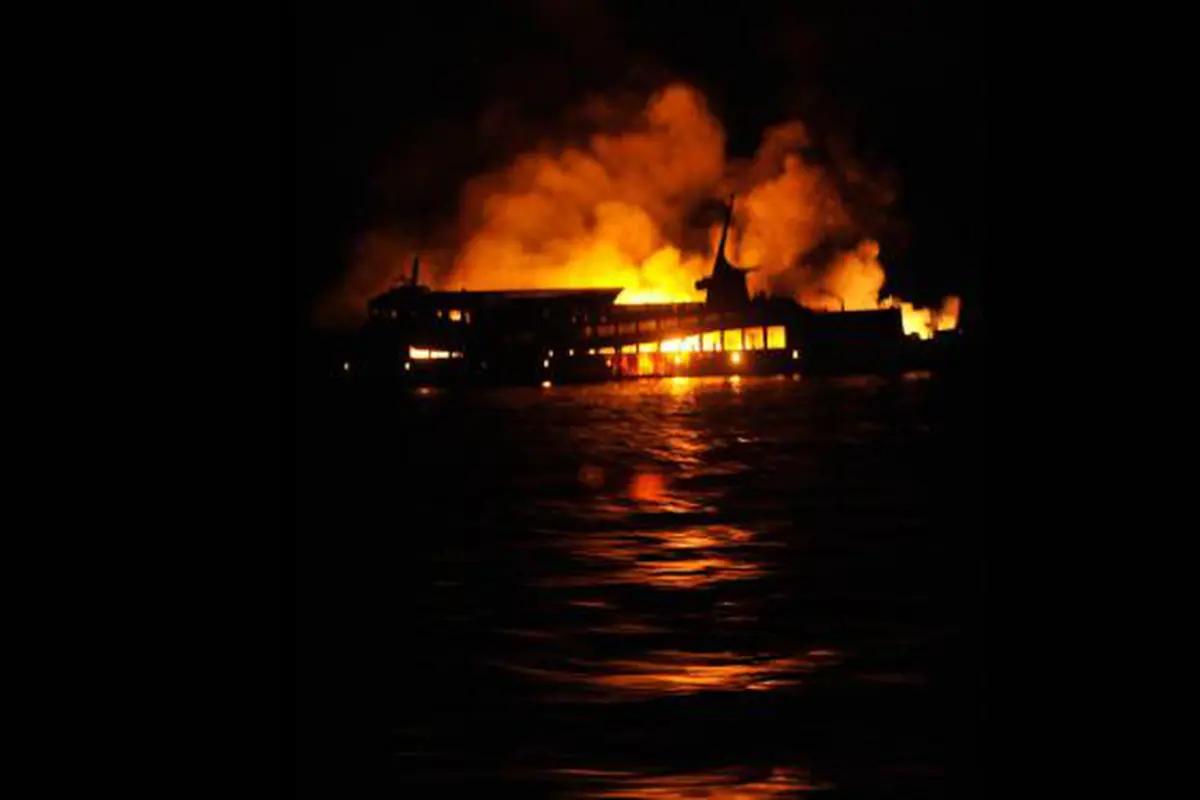 Kapal terbakar