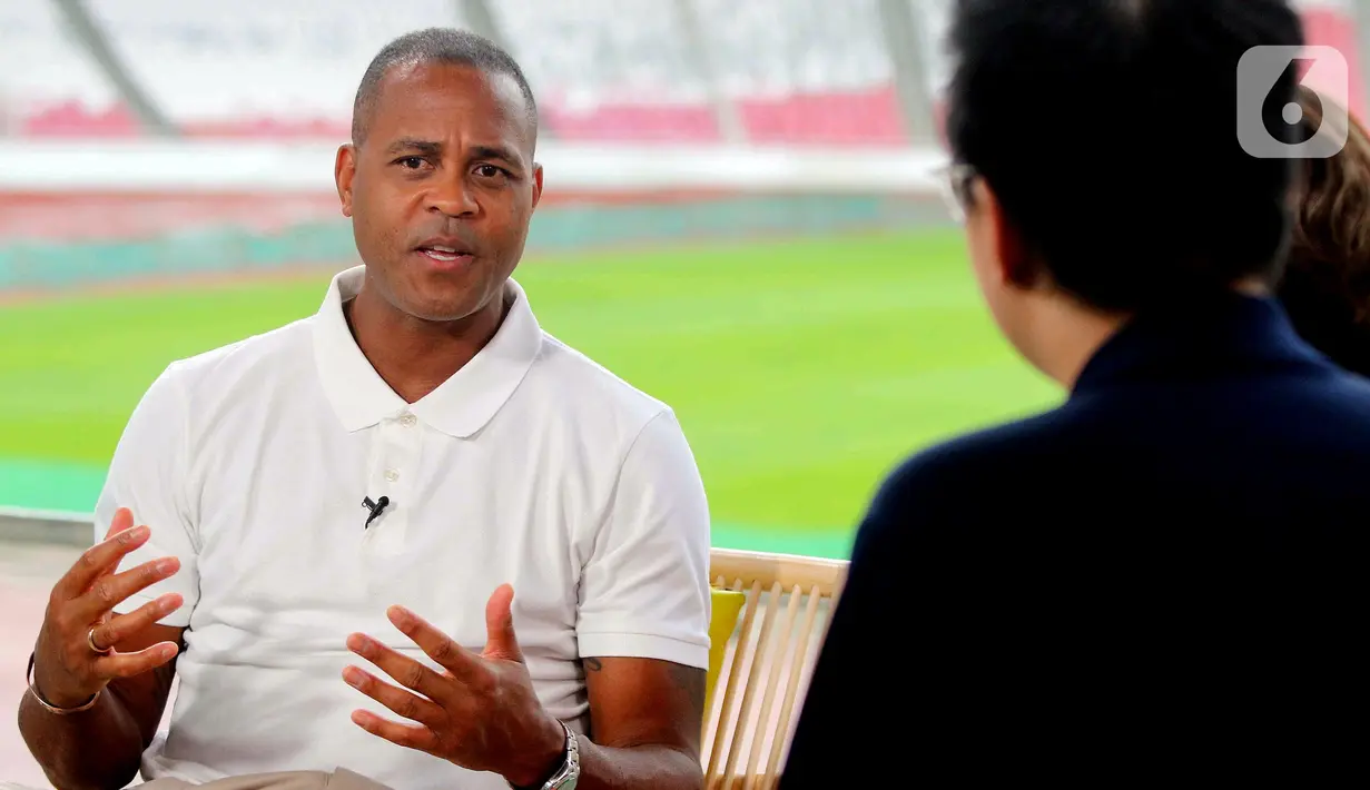Saat wawancara khusus dengan Liputan6 SCTV, pelatih timnas Indonesia Patrick Kluivert mempertegas tekadnya dalam mewujudkan mimpi timnas Indonesia lolos ke putaran final Piala Dunia 2026 di Amerika Serikat, Kanada, dan Meksiko. (Liputan6.com/Herman Zakharia)
