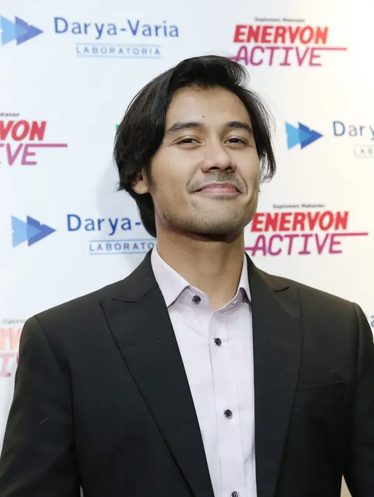 Setelah berperan menjadi produser, lantas apalagi yang akan digarap Chicco Jerikho. "Masih belum kepikiran sih. Gue sekarang masih mendalami sebagai produser," ujarnya lagi. (Galih W. Satria/Bintang.com)