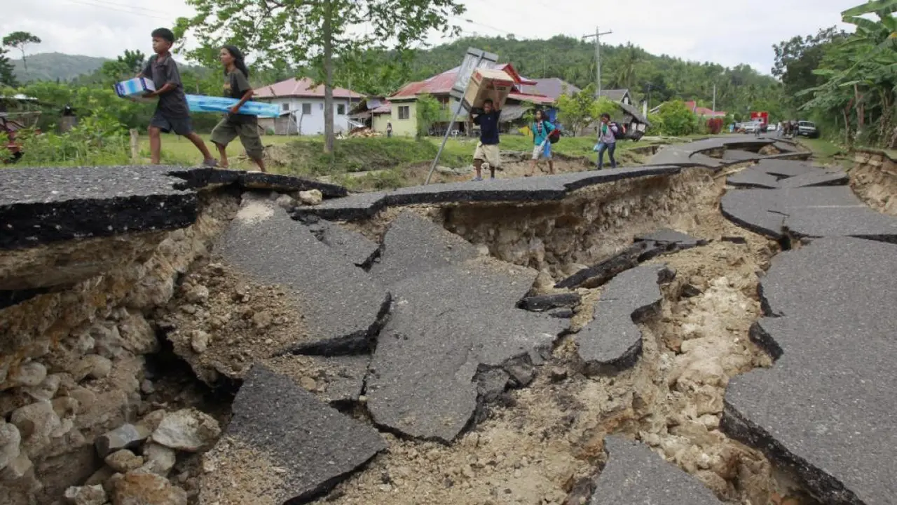 Belasan Gempa Guncang Indonesia Sepanjang 2015
