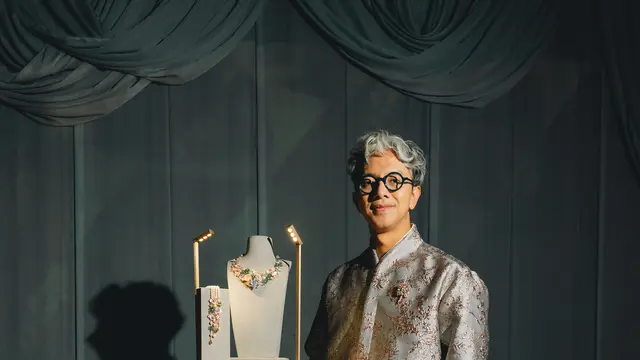 Asmara Puspa, Keindahan Motif Batik Buketan dalam Koleksi Perhiasan Rancangan Didiet Maulana x Clemence Ellery