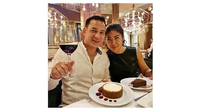 Awet Muda, Ini 7 Pesona Istri Ari Wibowo yang Curi Perhatian
