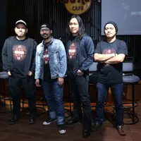 Musikimia resmi meluncurkan album bertajuk 'Intersisi'. Nama 'Intersisi' pemberian dari sahabat Musikimia. Launching album di Hard Rock Cafe, Jakarta Selatan, Senin (1/2/2016). (Nurwahyunan/Bintang.com)