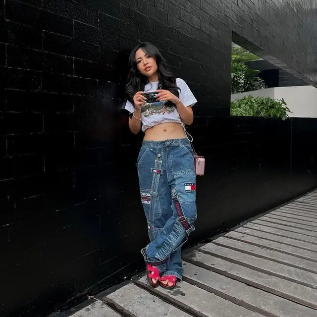 Rachel Vennya kenakan jeans (Instagram/rachelvennya)