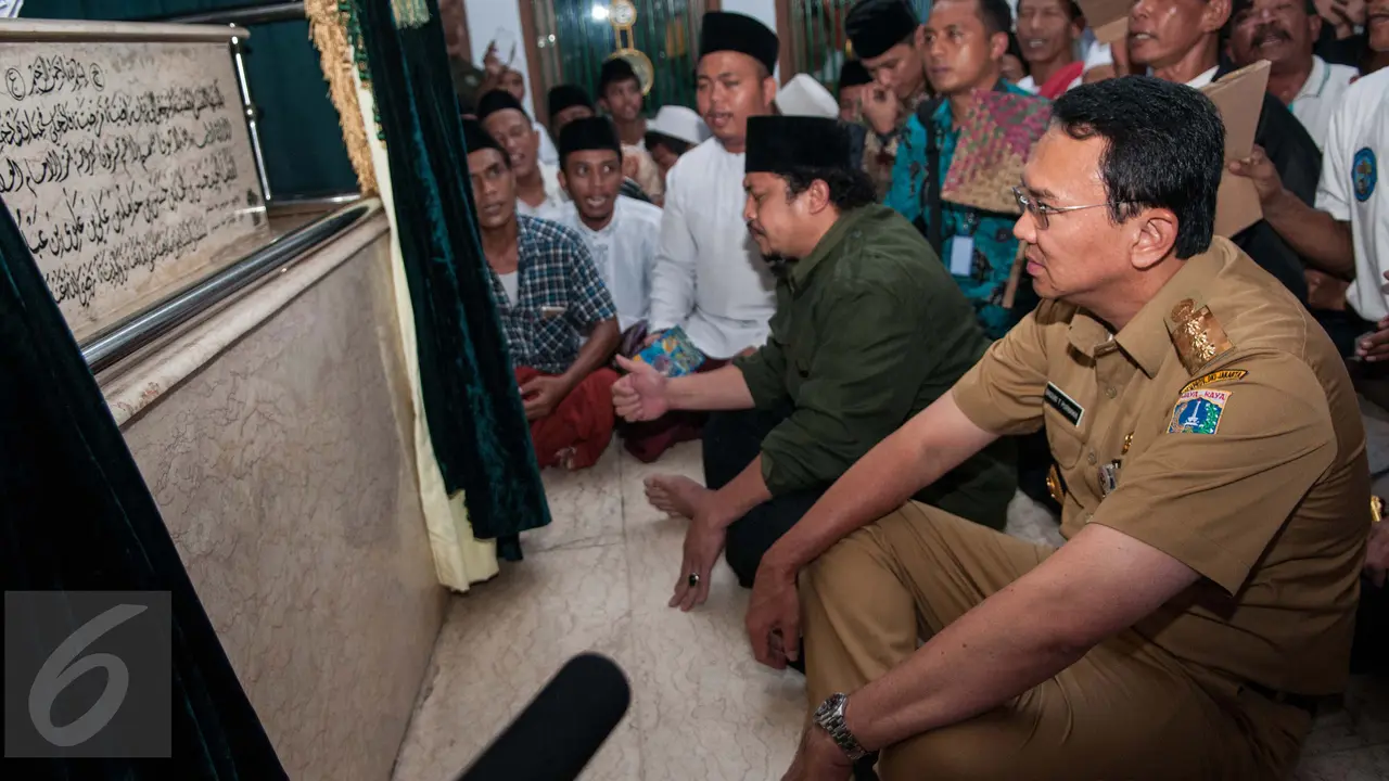 Ahok menyambangi Makam Mbah Priok