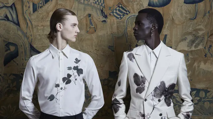 Koleksi busana Alexander McQueen