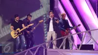 Band Noah memeriahkan konser Gempita 2017 yang digelar di Pantai Karnaval Ancol, Jakarta, Jumat (31/12). Ariel dkk memang telah menjadi langganan tampil dalam konser-konser yang diadakan SCTV. (Liputan6.com/Angga Yuniar)