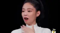 Jennie BLACKPINK Nangis sampai Menjerit Saat Ditantang Makan Ayam Pedas, Reaksinya Tuai Kritikan