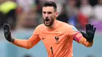 Kiper nomor satu Timnas Prancis yang bermain bersama Tottenham Hotspur, Hugo Lloris telah mengumumkan pensiun dari Timnas Prancis pada 9 Januari 2023 lalu. Pemegang rekor caps terbanyak Les Bleus dnegan 145 penampilan tersebut tercatat telah lebih dari 14 tahun menjadi bagian Tim Ayam Jago sejak melakukan debut pada 19 November 2008. Dengan pensiunnya Hugo Lloris, Timnas Prancis tentu akan segera mencari sosok pengganti di bawah mistar gawang sebagai kiper utama. Berikut daftar 5 opsi yang dapat menggantikan posisi hugo Lloris baik dalam jangka pendek maupun jangka panjang. (AFP/Kirill Kudryavtsev)