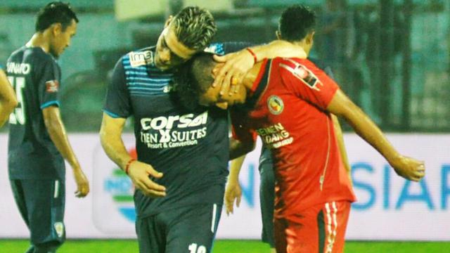 Cristian Gonzales dan Isryad Maulana