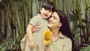 Pesona Alice Norin di usianya yang kini sudah kepala tiga tidak pernah luntur. Aktris yang mengawali kariernya melalui dunia modelin sejak usia 13 tahun ini sampai saat ini masih aktif dalam dunia hiburan, apalagi di layar kaca. (Liputan6.com/IG/@alicenorin)