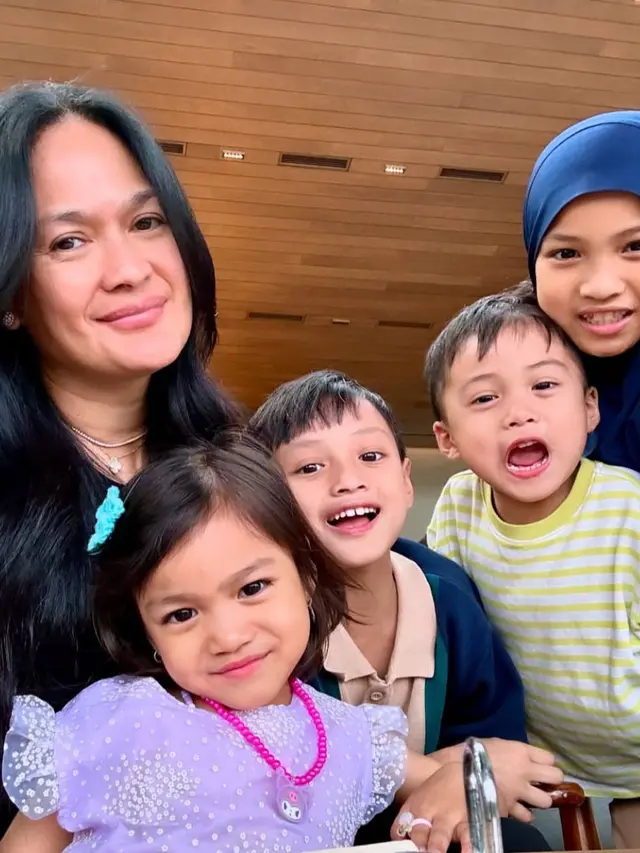 Ini respon Donna Harun saat diminta jaga cucu. (credit:instagram.com/donnaharunofficial)