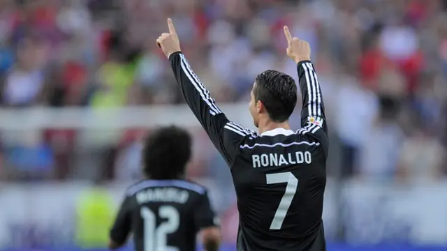 Megabintang Real Madrid, Cristiano Ronaldo tampil gemilang di laga kontra Sevilla, Minggu (3/5/2015) dini hari WIB. CR7 sukses mencetak hat-trick sekaligus membawa Madrid menang 3-2.