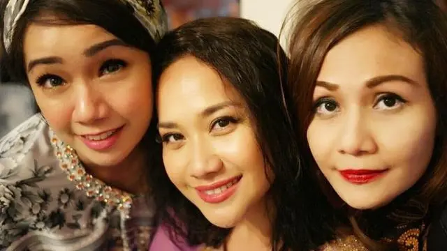 Potret 6 Seleb Bareng Sepupunya yang Juga Seorang Artis, Bak Saudara Kandung