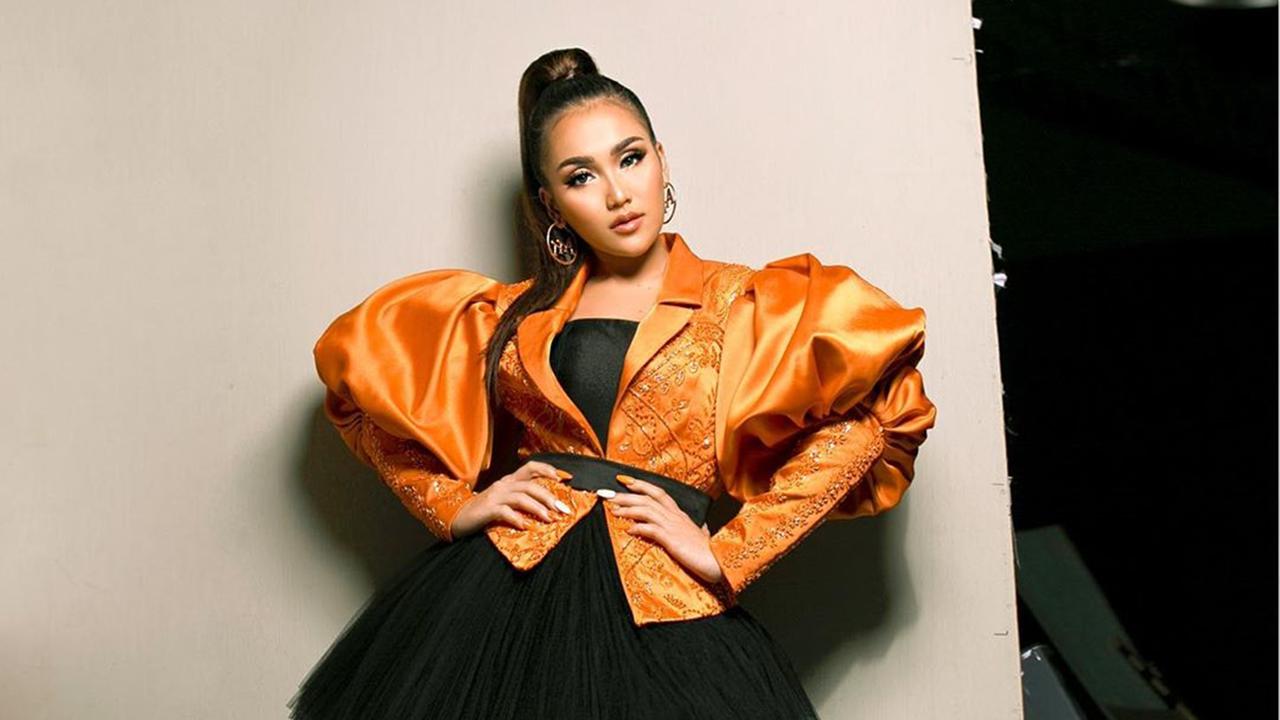 FOTO: Pesona Ayu Ting Ting dengan Gaya Rambut Ponytail, Bak Remaja