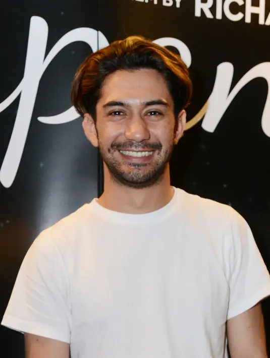 Mendapat tawaran bermain film memang selalu menjadi harapan bagi Reza, lantaran ia akui bahwa hidupnya memang berasal dari film. Reza akan memilih perannya kalau ada kesempatan, kalau pun tidak dia akan menerima peran apapun. (Galih W.Satria/Bintang.com)
