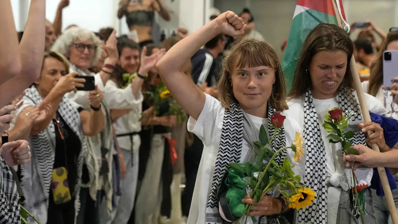 Dideportasi Israel, Greta Thunberg dan Ratusan Aktivis Global Sumud Flotilla Tiba di Yunani