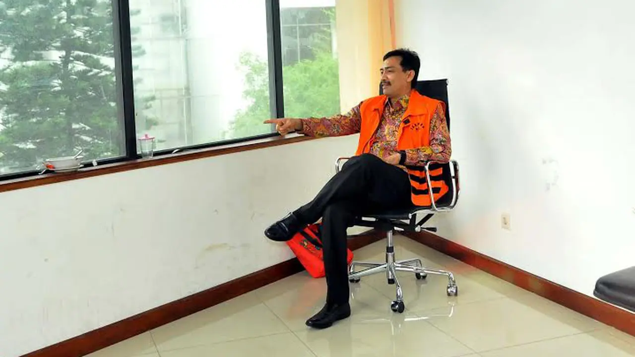 [FOTO] Andi Mallarangeng Tampak Tegang di Sidang Perdana