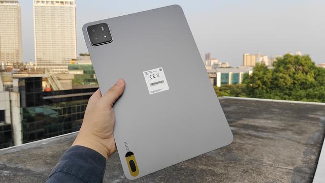 Bagian Belakang Xiaomi Pad 6s Pro 12.4