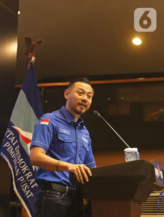 Ketum Partai Demokrat Agus Harimurti Yudhoyono atau AHY menggelar rapat pimpinan secara maraton di Gedung DPP Demokrat, Menteng, Jakarta Pusat, Minggu (7/3/2021). Kemudian malam nanti, dia akan menggelar apel siaga bersama 514 jajaran Dewan Pimpinan Cabang. (Liputan6.com/Herman Zakharia)