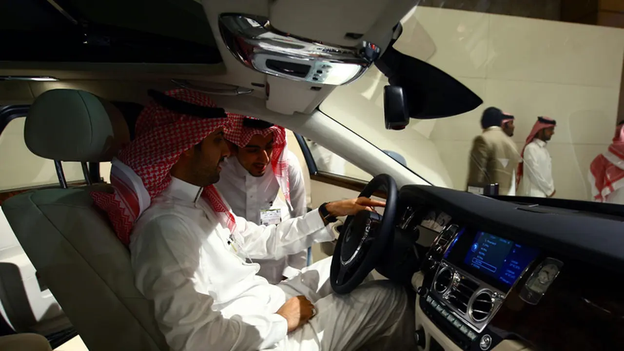 Rolls-Royce Jadi Pengangkut Pakan Ternak di Abu Dhabi?