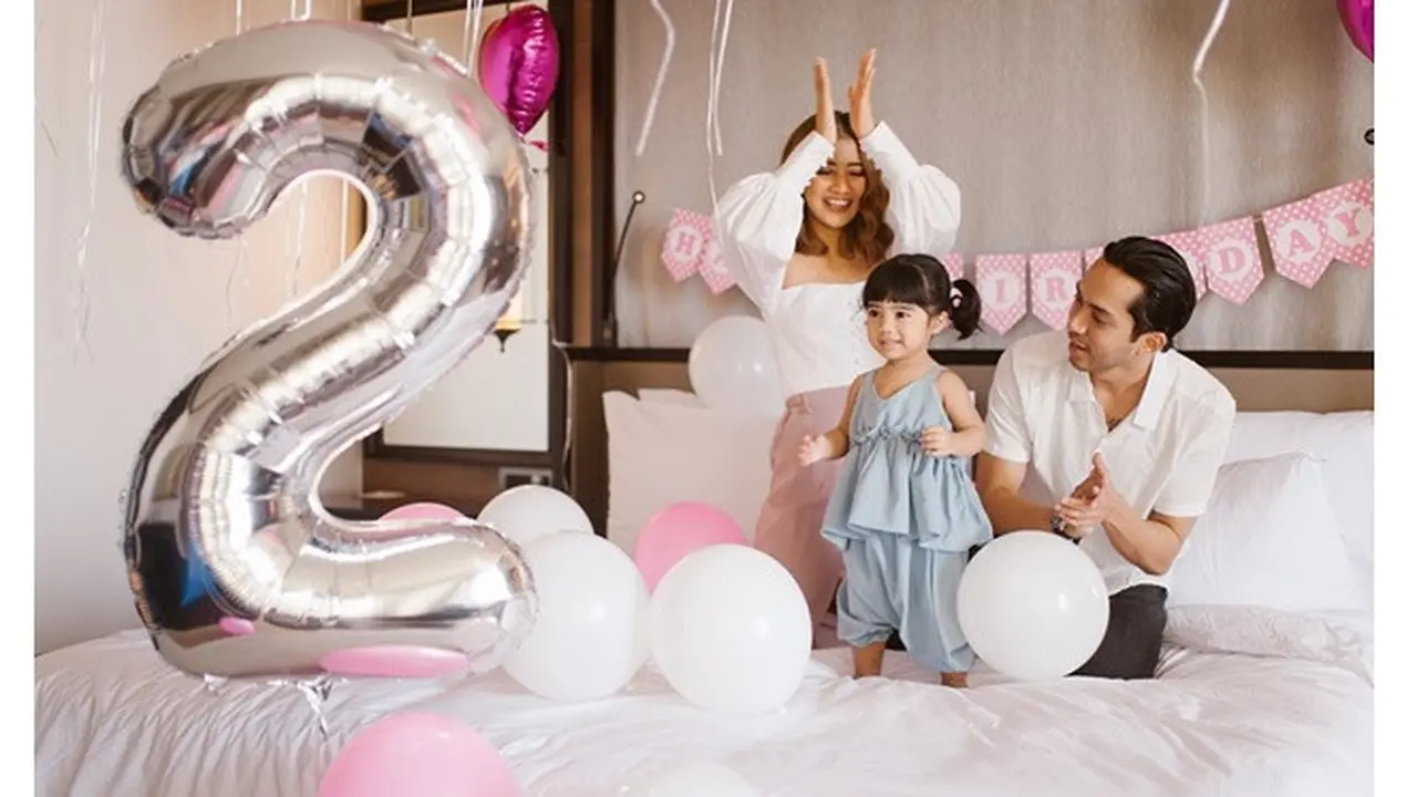 Rayakan Ulang Tahun ke-2, Ini 6 Potret Kedekatan Fita Anggriani dengan Baby Emma