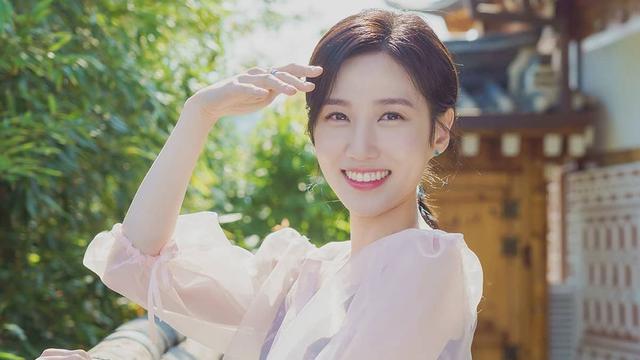 Potret Park Eun-bin Pamer Senyum Terbaiknya, Kian Memesona
